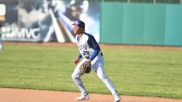 De Los Santos' Birthday Blast Backs Brooklyn In 9-6 Victory Over Jersey Shore