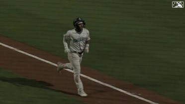 No. 26 White Sox prospect Yolbert Sanchez belts homer