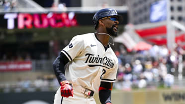 Byron Buxton's leadoff home run (16)